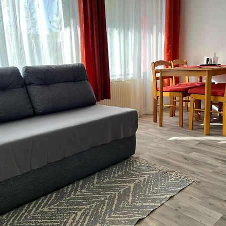 Centr00M Apartman Dunafoldvar Bagian luar foto