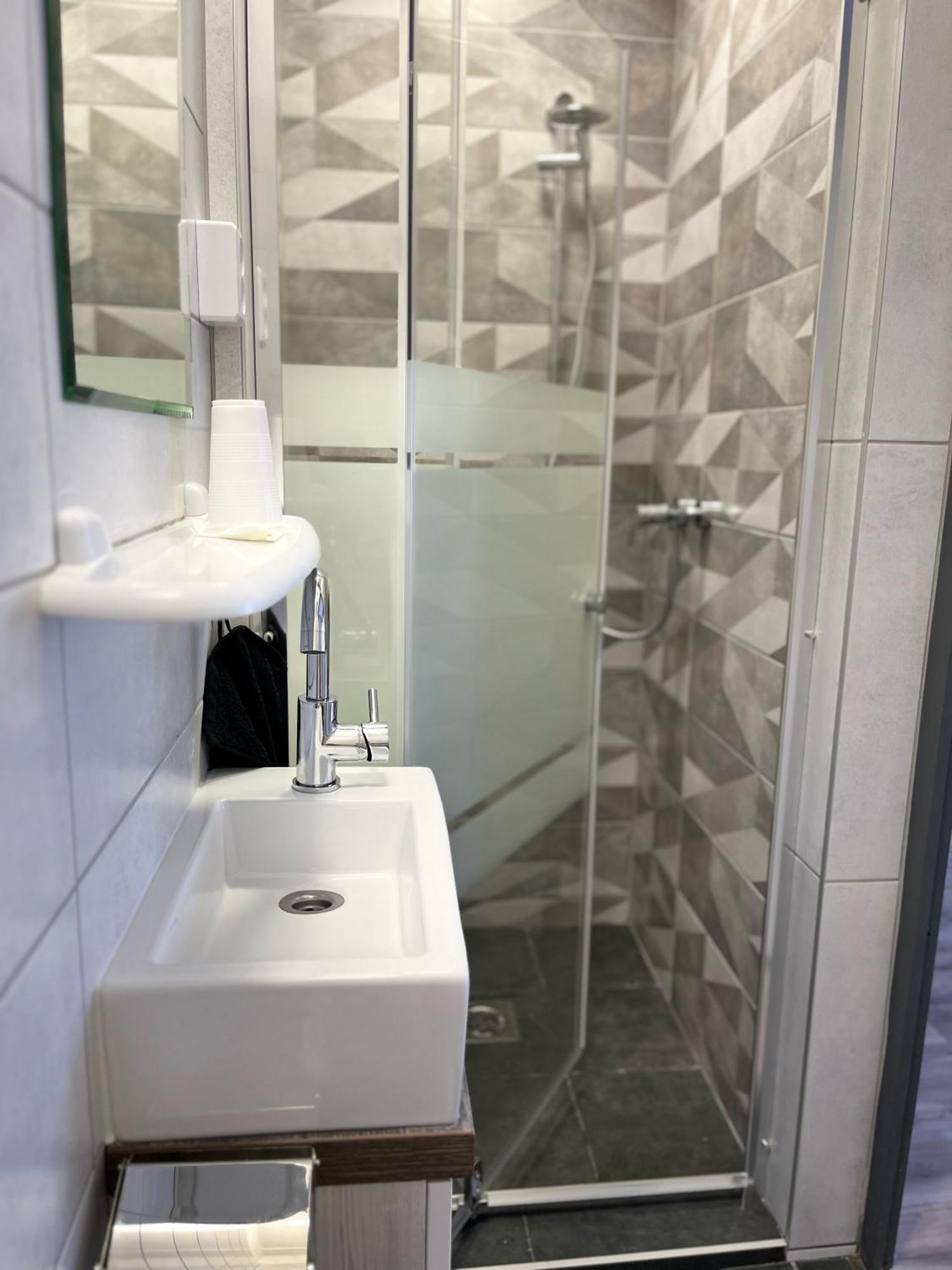 Centr00M Apartman Dunafoldvar Bagian luar foto
